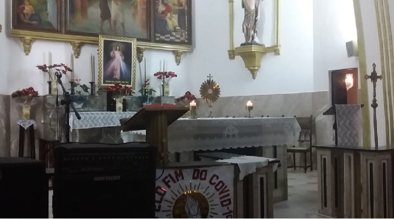 Paróquia São João Batista realiza adoração ao Santíssimo