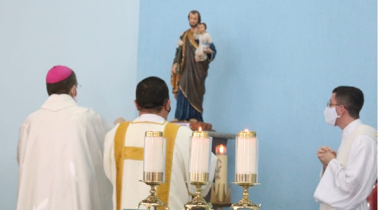 Diocese celebra dia de São José Operário com benção para carteiras